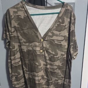 SHEIN Camouflage Buttoned V-Neck Tee